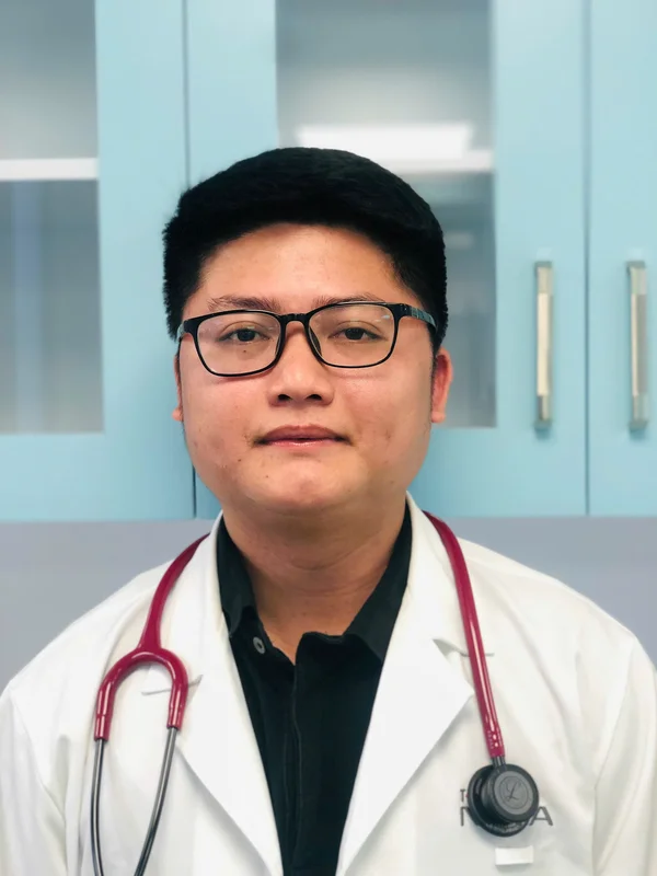 Bác sĩ Phạm Ngọc Long